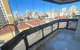 Apartamento com Varanda e Suíte Enseada Guarujá
